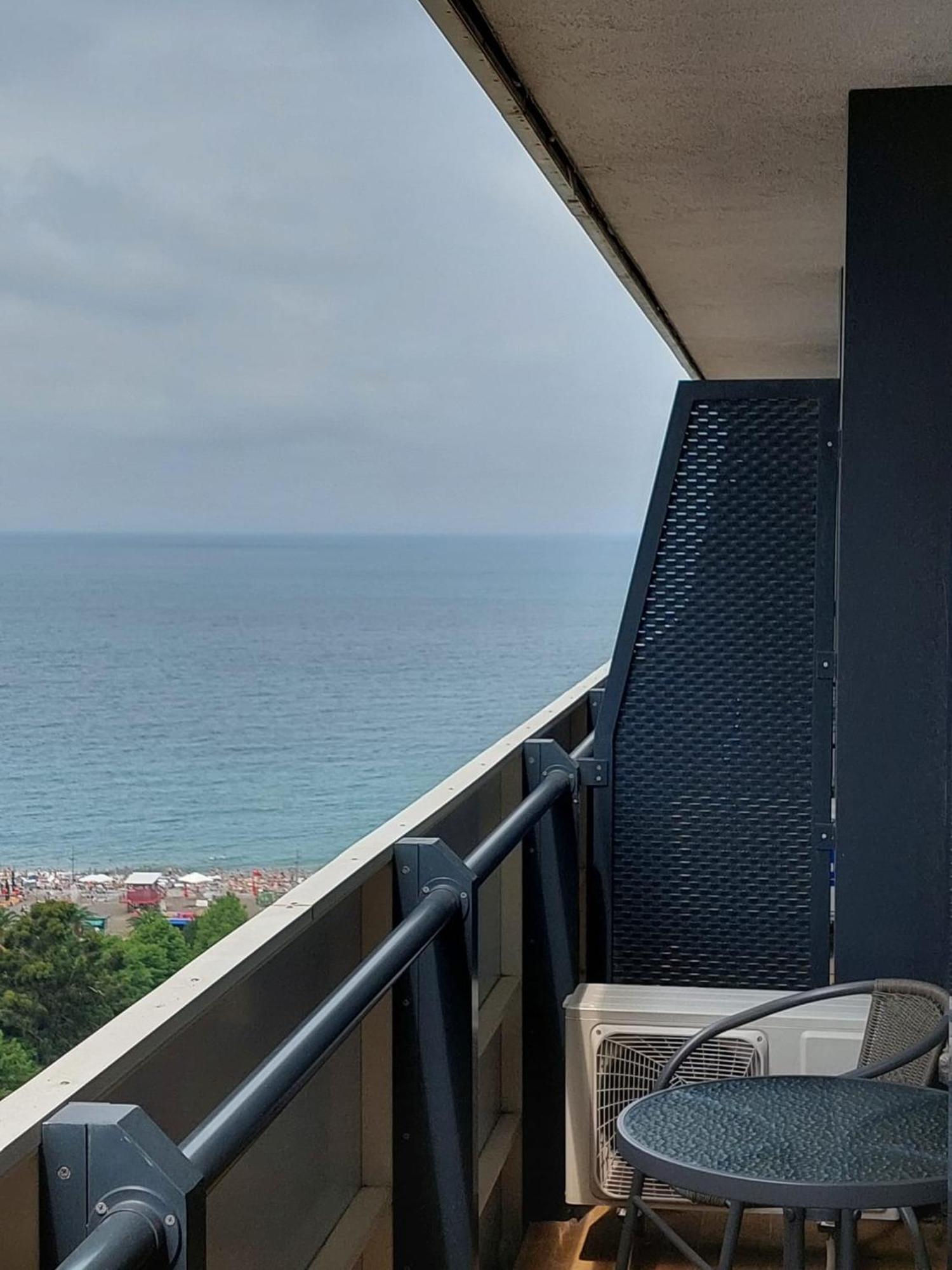 Apart-Hotel Orbi City Batumi Exterior photo